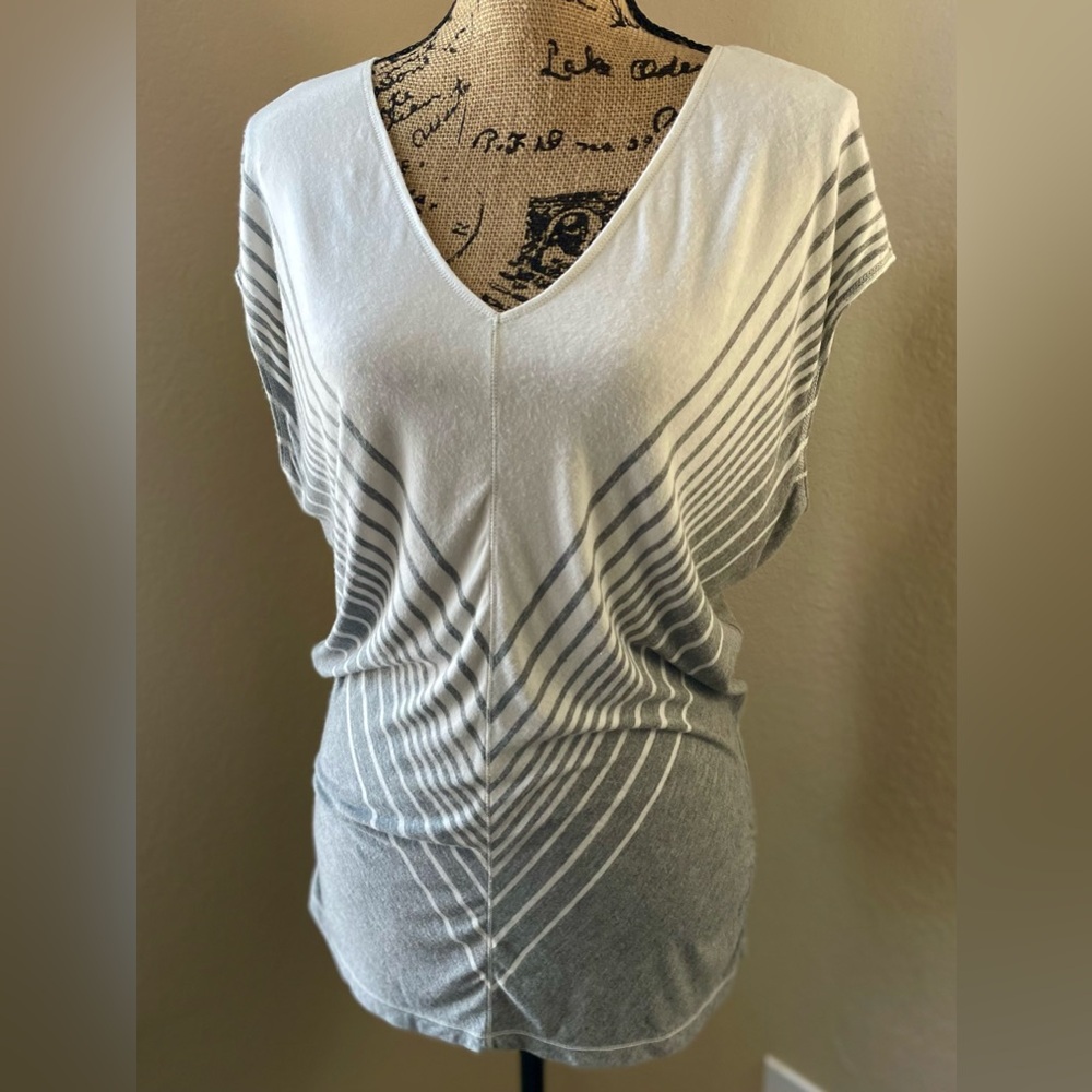 STUDIO M : White and Gray Blouse